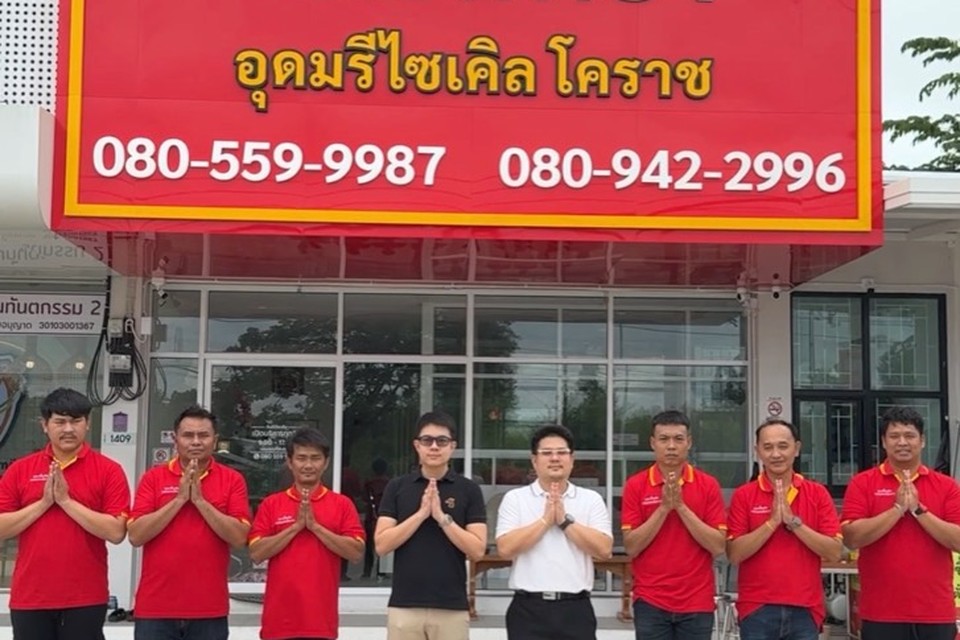 ทีมงานหน้าร้านอุดมรีไซเคิล หลอมทอง โคราช